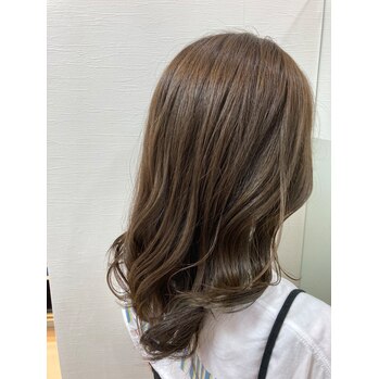 外国人ヘアカラーなら美容室ROUGEミューでの画像