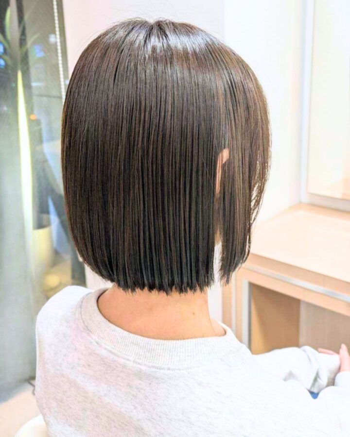 首元が綺麗に見える大人ボブ｜乾かすだけでまとまるスッキリシルエット×グレージュカラーの画像