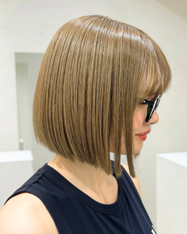 透け感ブロンド×パッツンボブ｜茗荷谷美容室ROUGEの画像